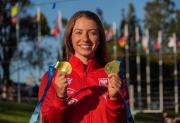 Poland's Klaudia Zwolinska shows off her two gold medals Klaudia Zwolinska Poland Sydney 2025 canoe slalom golds