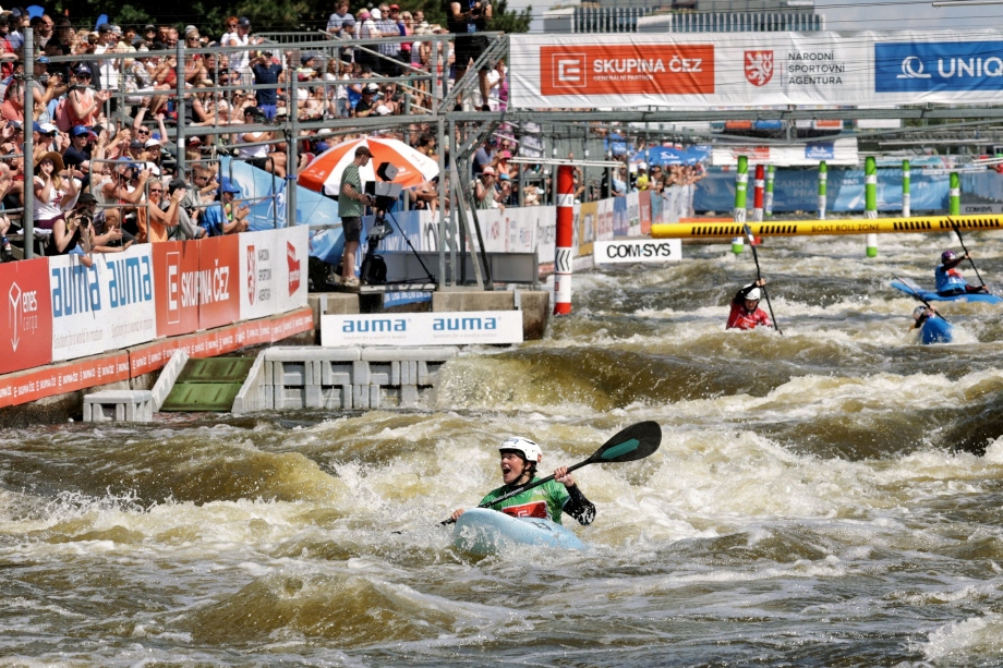 Tereza Kneblova was roared home to victory in Prague Tereza Kneblova Prague 2025 Czechia kayak cross crowd